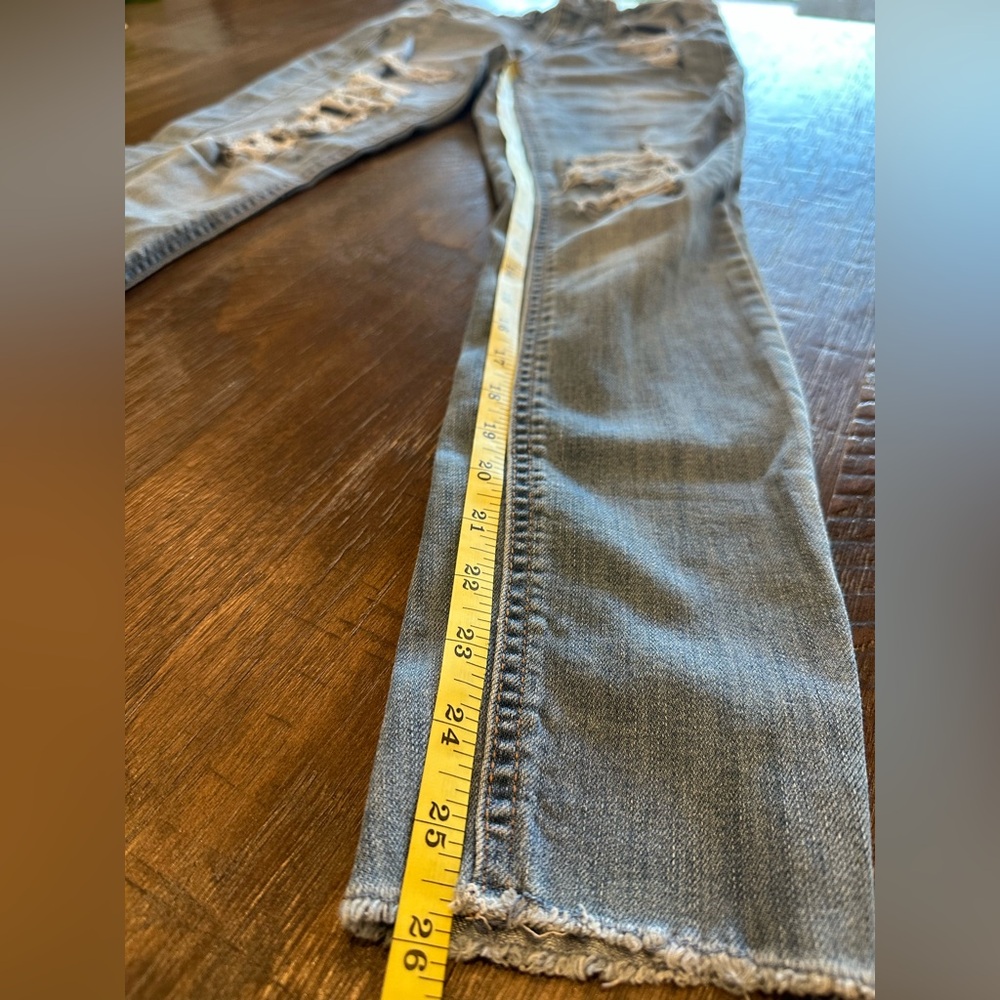 Distressed Skinny Jeans - Picture 6 of 8